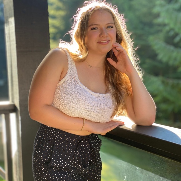 Meet your Posher, Jessica - Picture 2 of 2